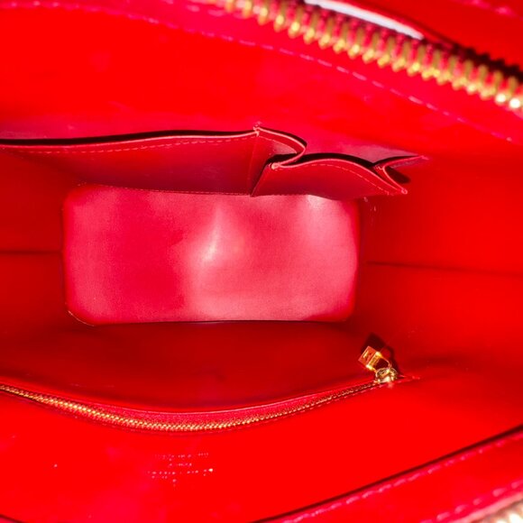Authentic Louis Vuitton - Vernis Bag ( Glossy,Red ) - Picture 5 of 5